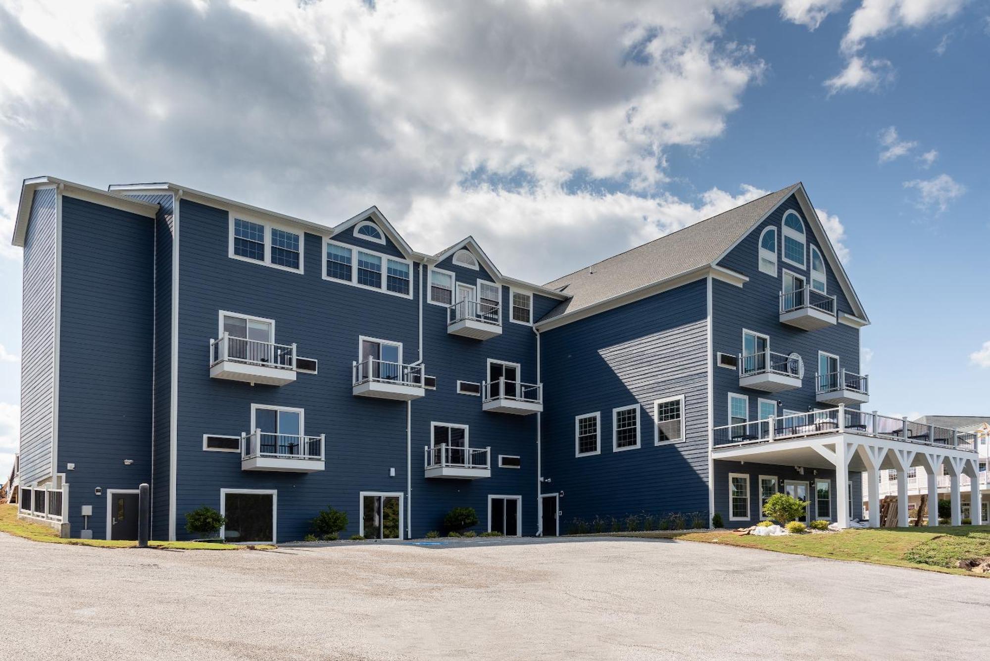 Boardwalk Hotel On Lake Anna By Kasa Mineral ภายนอก รูปภาพ